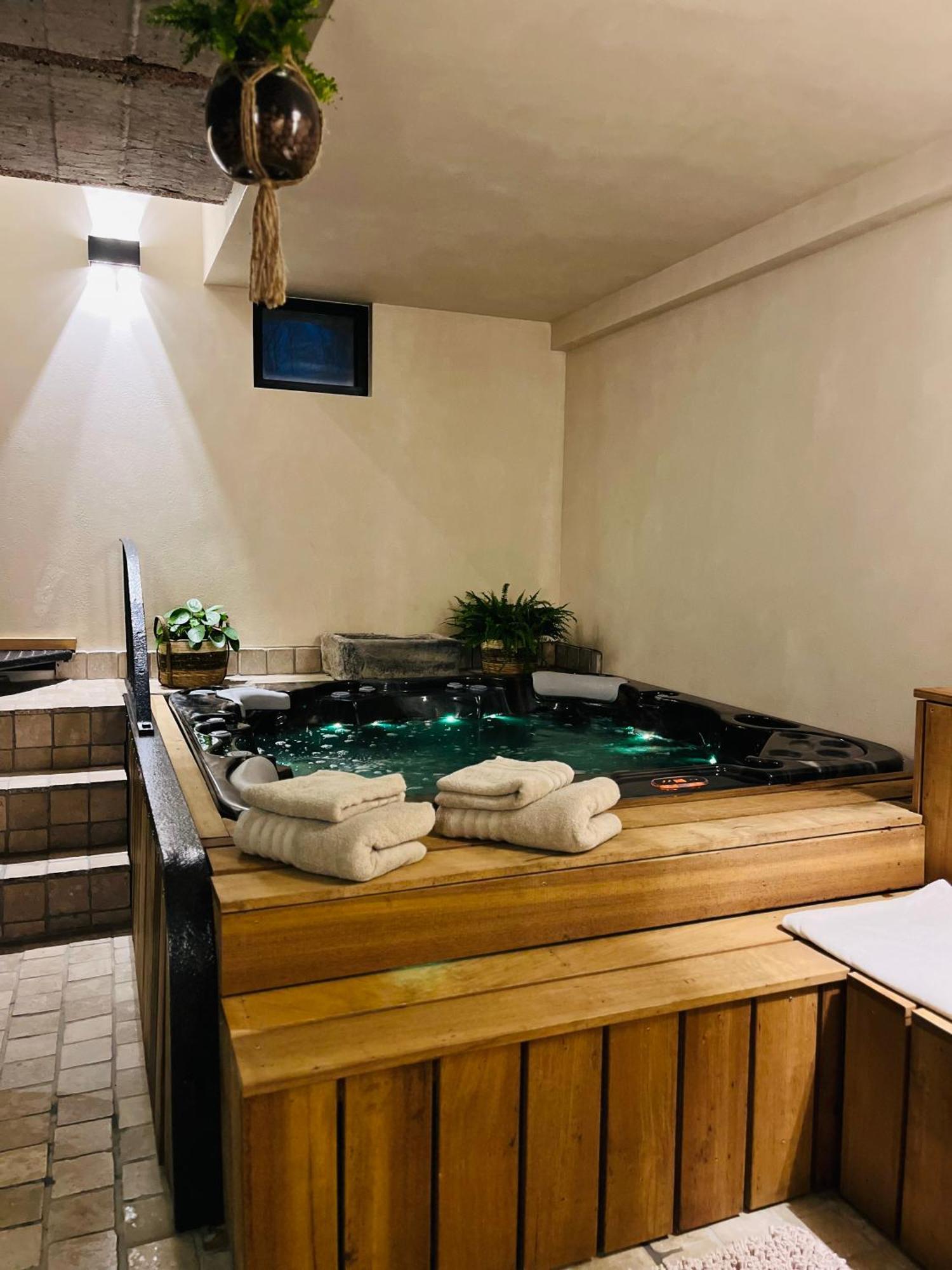 Suite & Spa A La Ferme 1802 桑甘恩蒙朗特 外观 照片